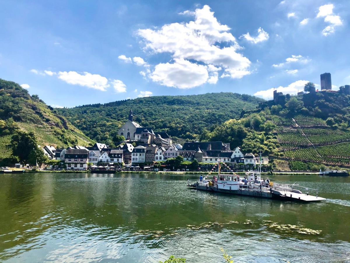 Haus Am Ufer Mit Rheinpanoramablick Apartment โคเบลนซ์ ภายนอก รูปภาพ